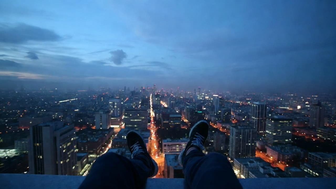 Soñar que te caes de un edificio: Pérdida de control y colapso de estatus